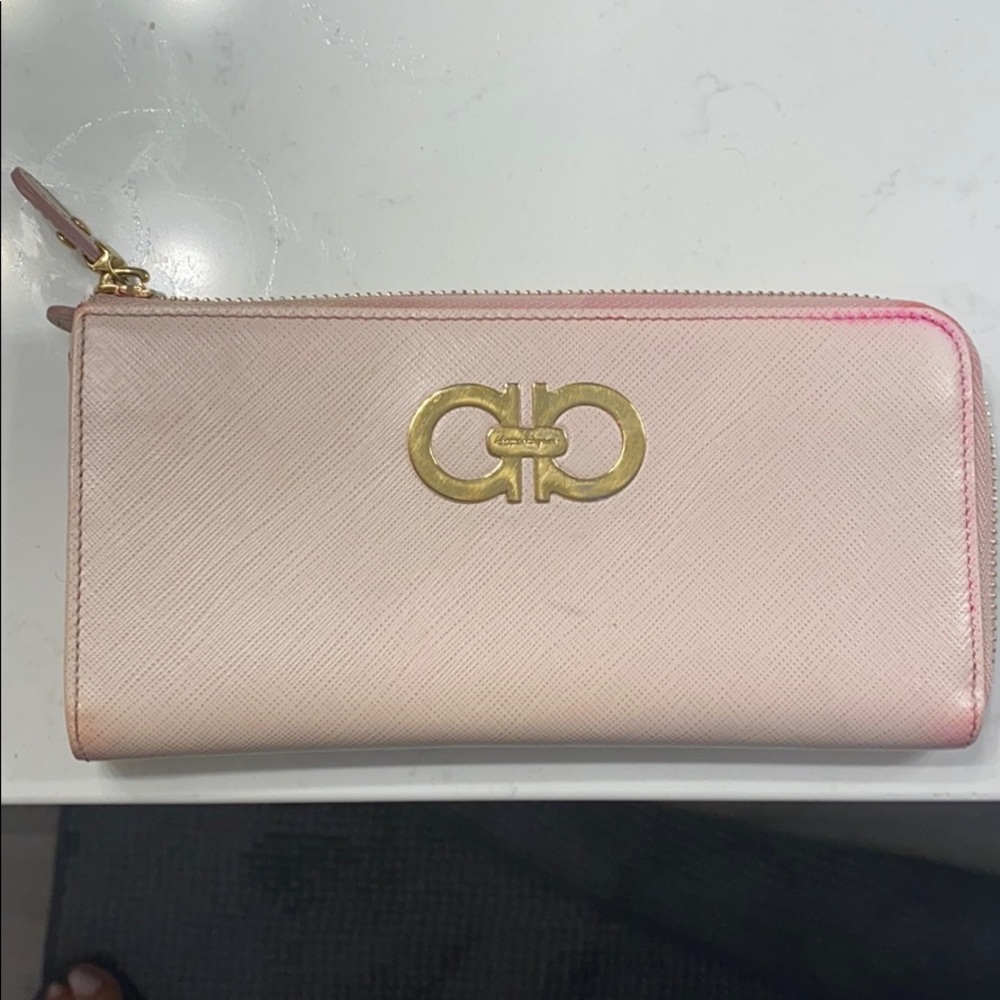 salvatore ferragamo wallet